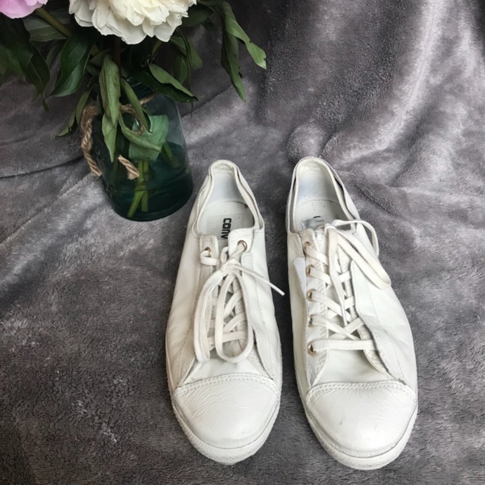 CONVERSE Leather shoes!